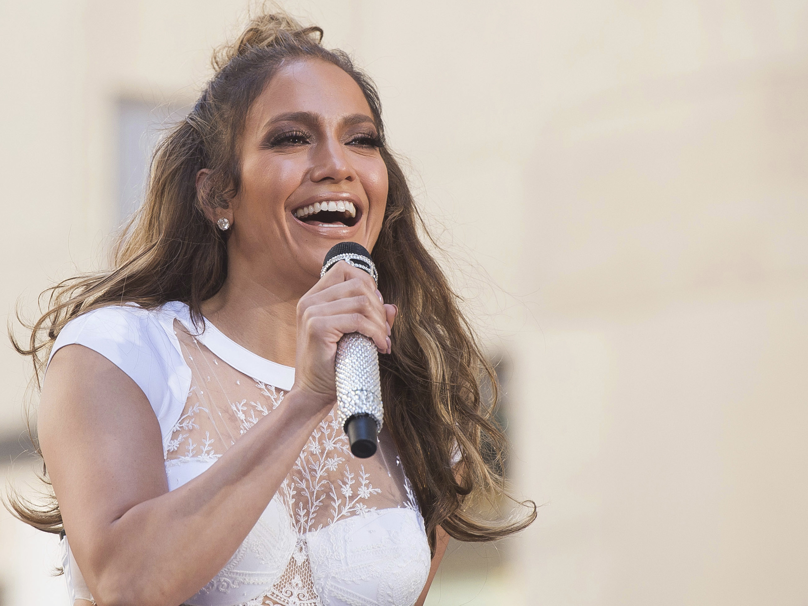 Jennifer Lopez singing